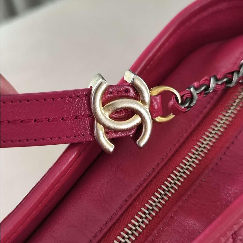 Chanel calfskin Gabrielle hobo Medium in hot pink - Picture 11 of 16